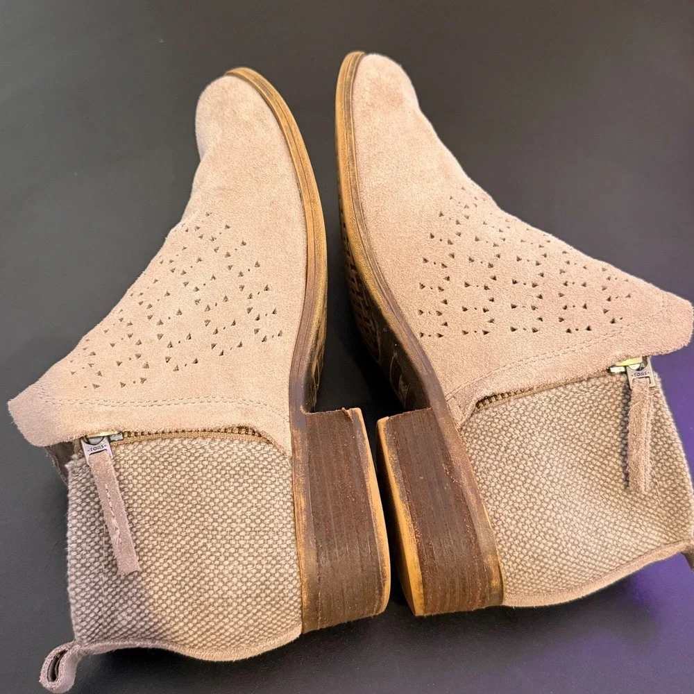 Toms deia suede